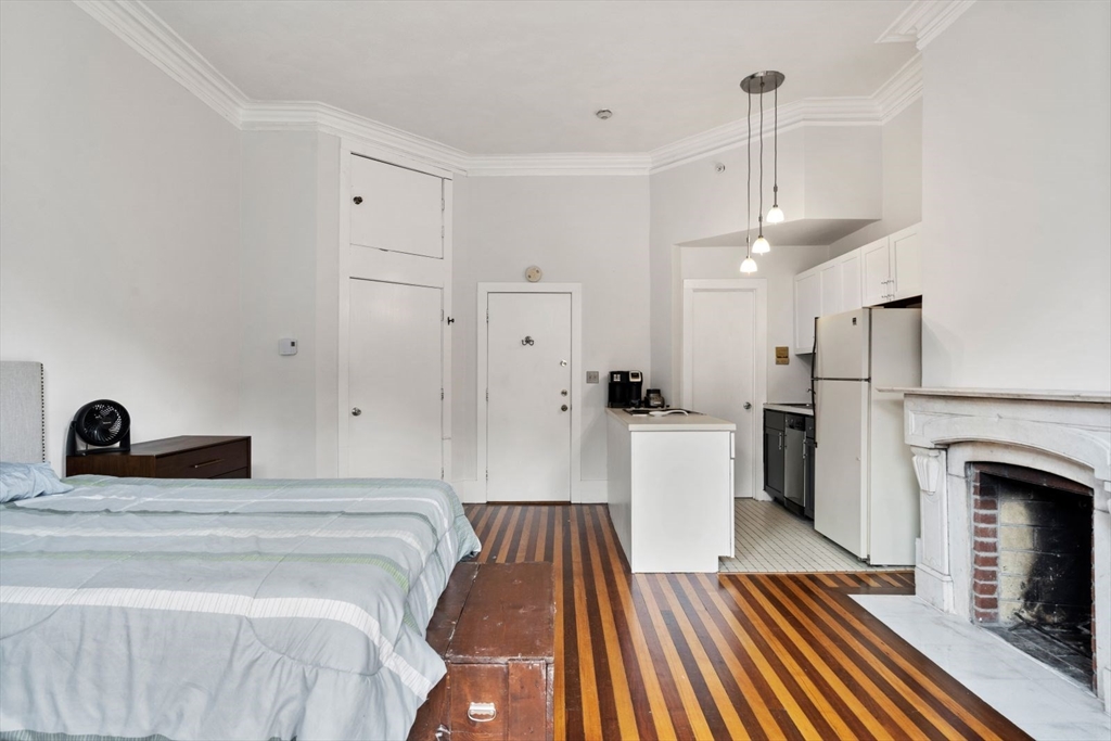 Studio bed, 1 bath apartment for rent at 389 Beacon St Unit 6, Back Bay — photo 7 of 10