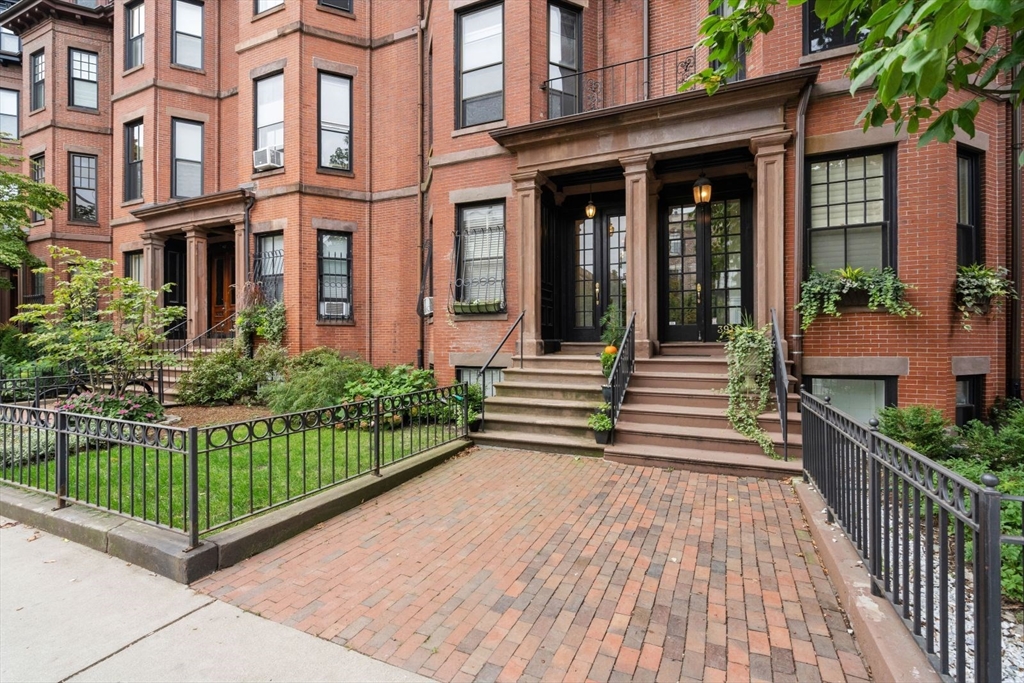 Studio bed, 1 bath apartment for rent at 389 Beacon St Unit 6, Back Bay — photo 9 of 10