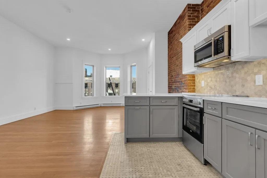 Studio bed, 1 bath apartment for rent at 389 Beacon St Unit 7, Back Bay — photo 8 of 12