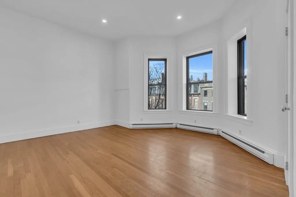 Studio bed, 1 bath apartment for rent at 389 Beacon St Unit 7, Back Bay — photo 5 of 12