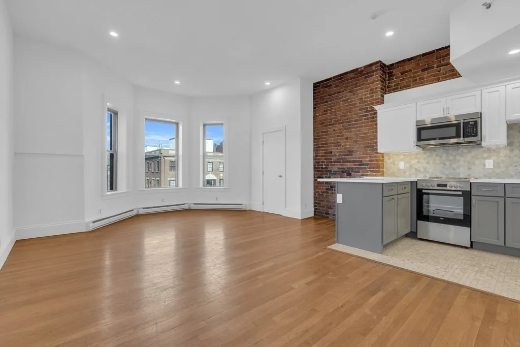 Studio bed, 1 bath apartment for rent at 389 Beacon St Unit 7, Back Bay — photo 4 of 12