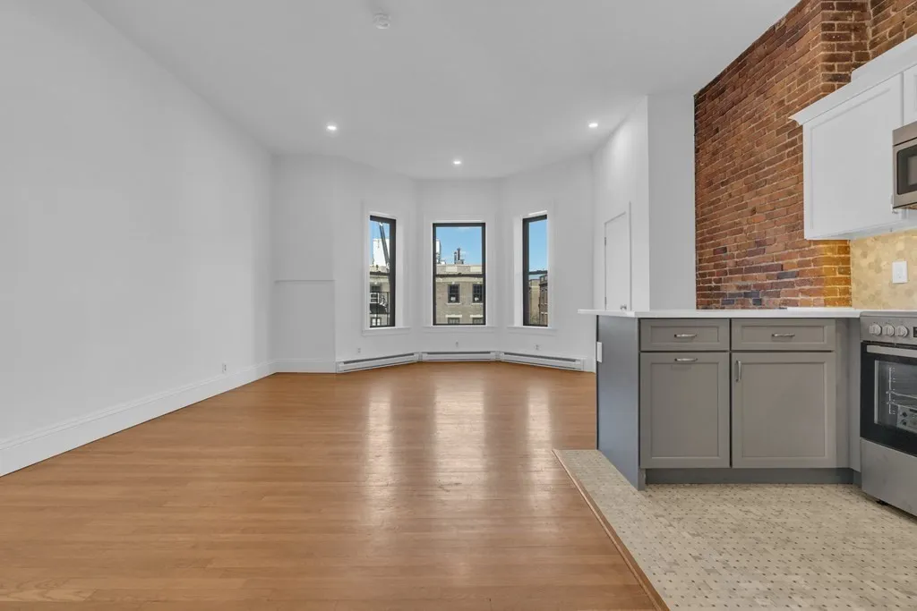 Studio bed, 1 bath apartment for rent at 389 Beacon St Unit 7, Back Bay — photo 6 of 12