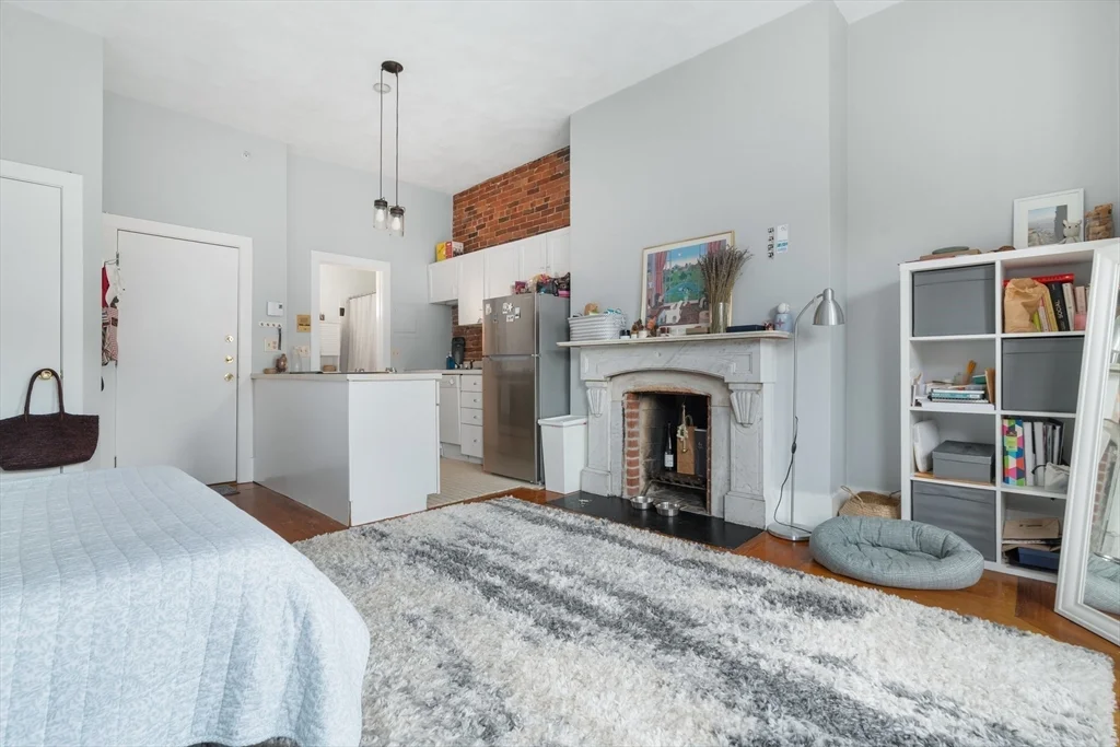 Studio bed, 1 bath apartment for rent at 389 Beacon St Unit 8, Back Bay — photo 5 of 9