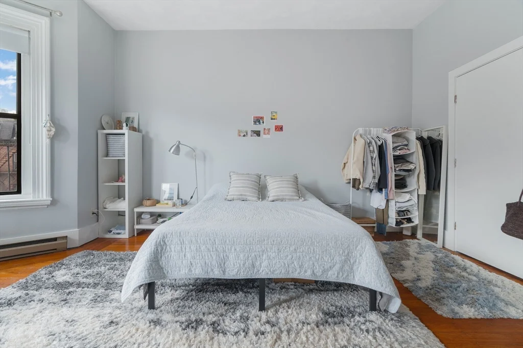 Studio bed, 1 bath apartment for rent at 389 Beacon St Unit 8, Back Bay — photo 4 of 9