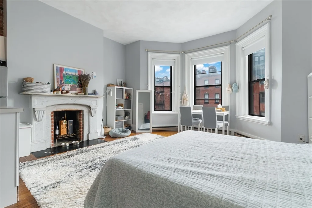 Studio bed, 1 bath apartment for rent at 389 Beacon St Unit 8, Back Bay — photo 2 of 9