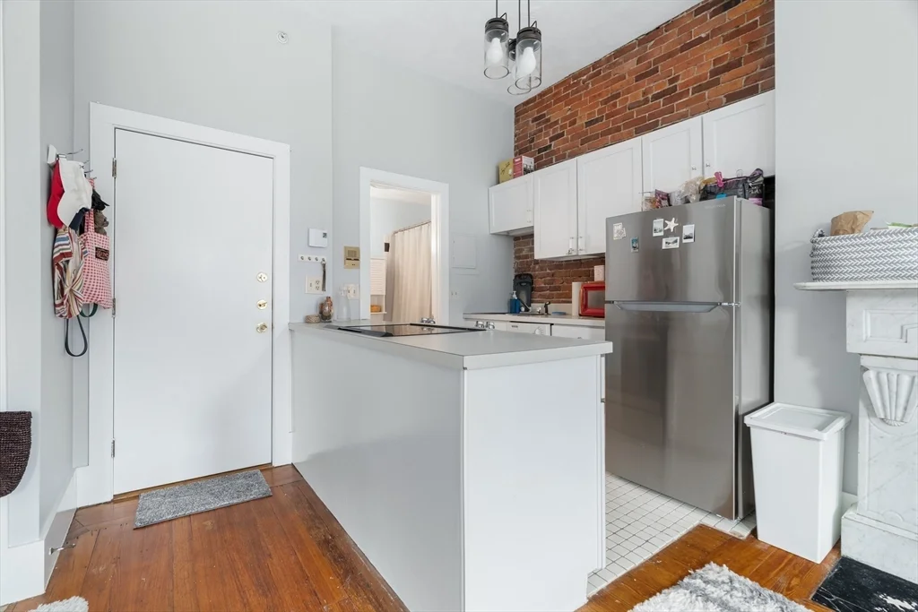 Studio bed, 1 bath apartment for rent at 389 Beacon St Unit 8, Back Bay — photo 6 of 9