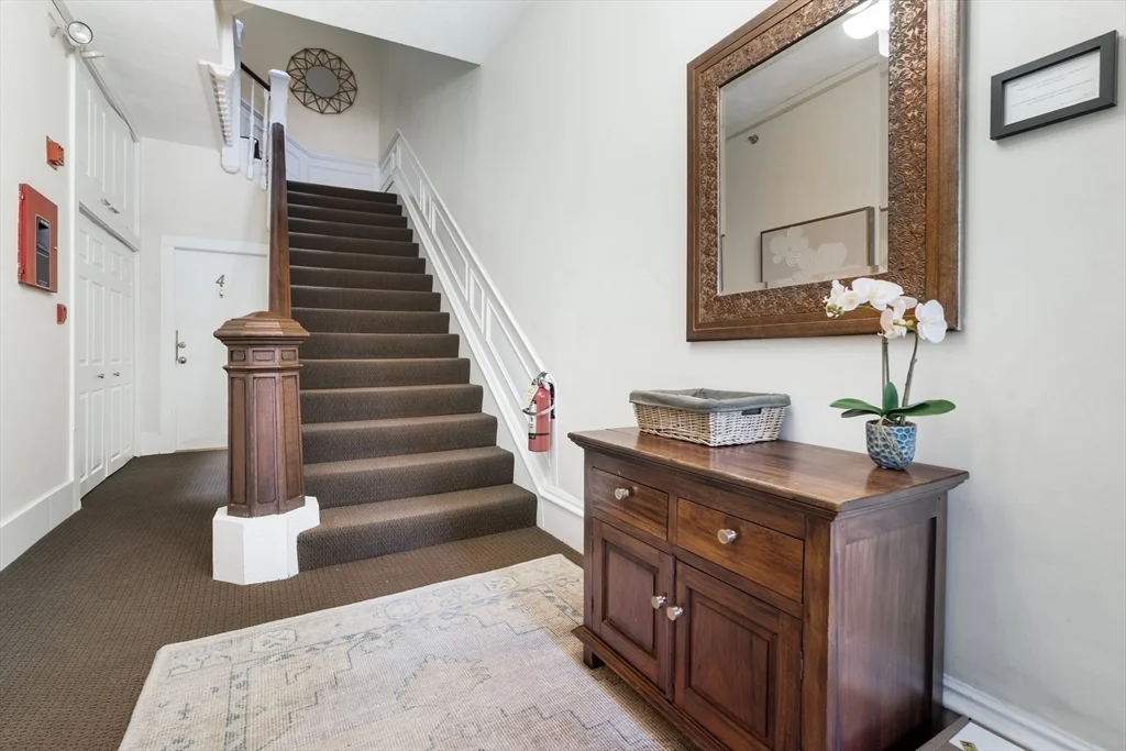 Studio bed, 1 bath apartment for rent at 389 Beacon St Unit 8, Back Bay — photo 8 of 9