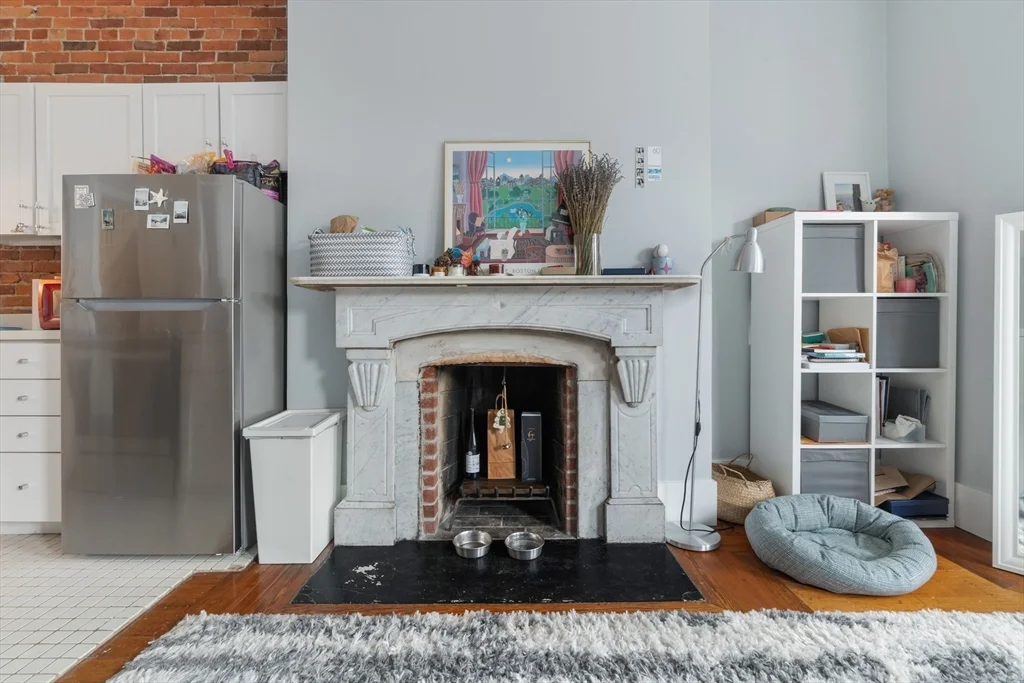 Studio bed, 1 bath apartment for rent at 389 Beacon St Unit 8, Back Bay — photo 3 of 9