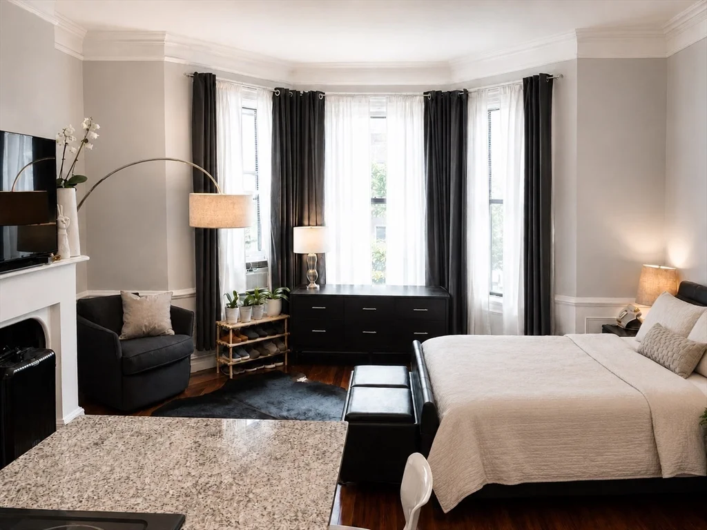 Studio bed, 1 bath apartment for rent at 389 Beacon Unit 4, Back Bay — photo 1 of 6