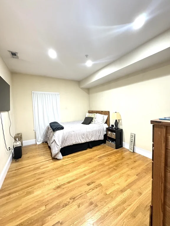 3 bed, 1 bath apartment for rent at 389 W Broadway Unit 6, Boston — photo 8 of 15