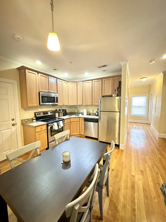 3 bed, 1 bath apartment for rent at 389 W Broadway Unit 6, Boston — photo 2 of 15