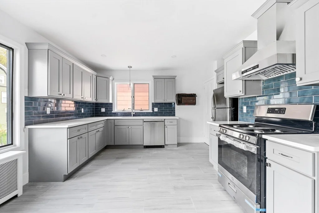 3 bed, 2 bath apartment for rent at 38A Mather Unit A, Boston — photo 4 of 18