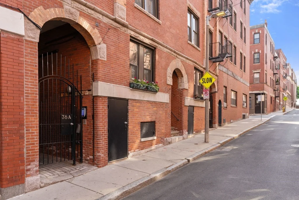 1 bed, 1 bath apartment for rent at 38RA Charter St Unit 2, North End — photo 18 of 18