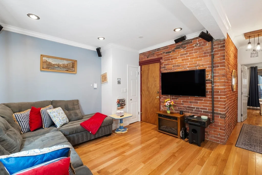 1 bed, 1 bath apartment for rent at 38RA Charter St Unit 2, North End — photo 4 of 18