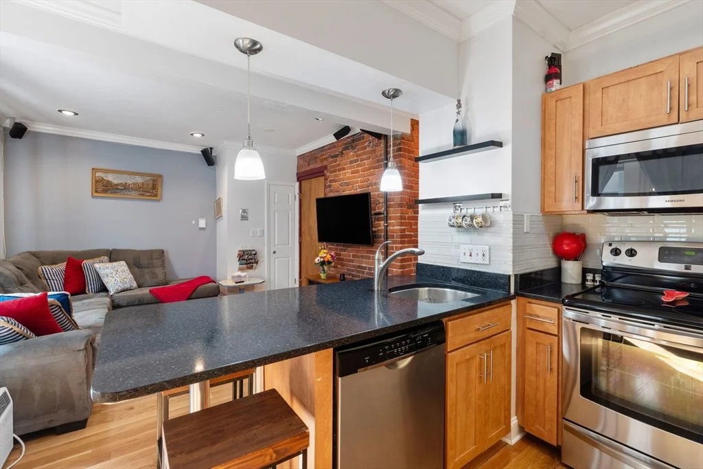 1 bed, 1 bath apartment for rent at 38RA Charter St Unit 2, North End — photo 7 of 18