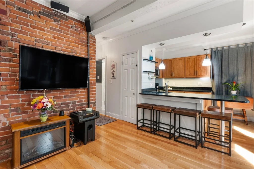 1 bed, 1 bath apartment for rent at 38RA Charter St Unit 2, North End — photo 3 of 18
