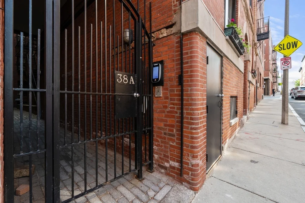 1 bed, 1 bath apartment for rent at 38RA Charter St Unit 2, North End — photo 17 of 18