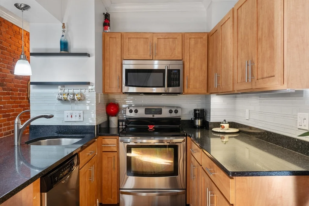 1 bed, 1 bath apartment for rent at 38RA Charter St Unit 2, North End — photo 6 of 18