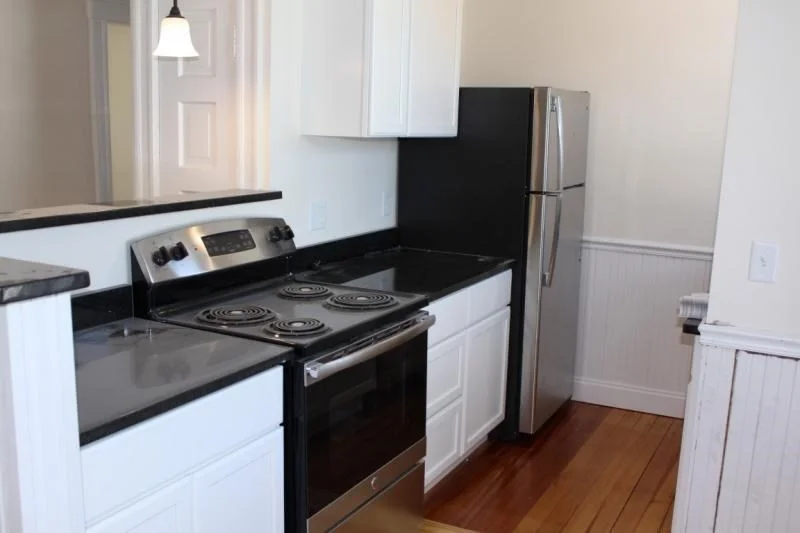 3 bed, 1 bath apartment for rent at 39-41 Cedar St Unit 3, Salem — photo 4 of 10
