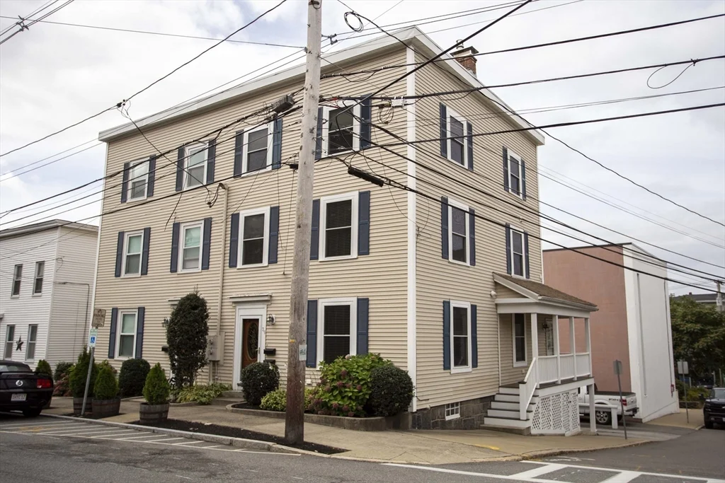 2 bed, 2.5 bath apartment for rent at 39-41 Crescent St Unit 1, Wakefield — photo 2 of 23