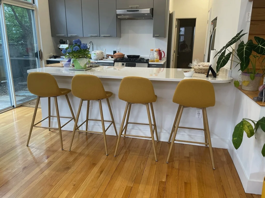 3 bed, 2 bath apartment for rent at 39-41 Dana St Unit 5, Mid Cambridge — photo 3 of 12