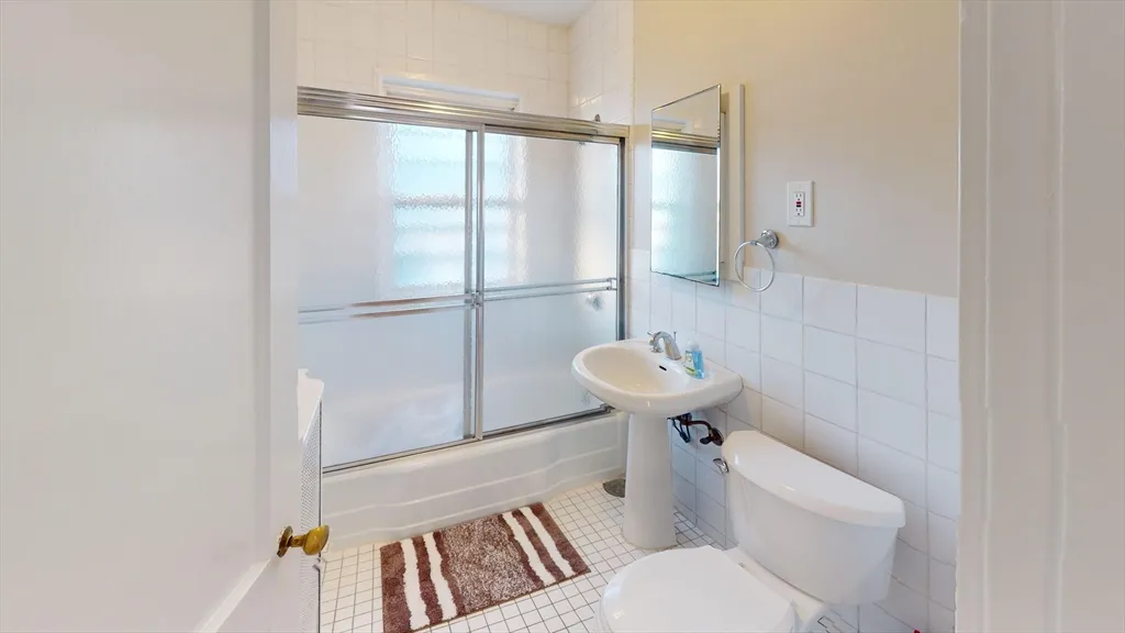 2 bed, 1 bath apartment for rent at 39-41 Upland Unit 41, Belmont — photo 13 of 17