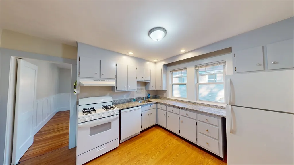 2 bed, 1 bath apartment for rent at 39-41 Upland Unit 41, Belmont — photo 8 of 17