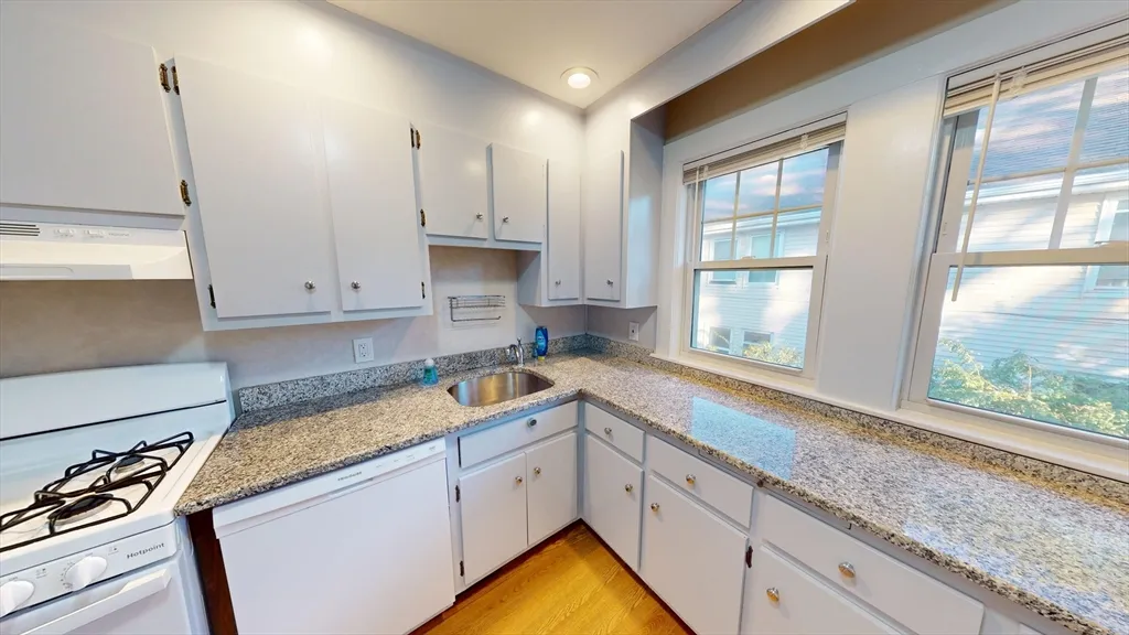 2 bed, 1 bath apartment for rent at 39-41 Upland Unit 41, Belmont — photo 7 of 17
