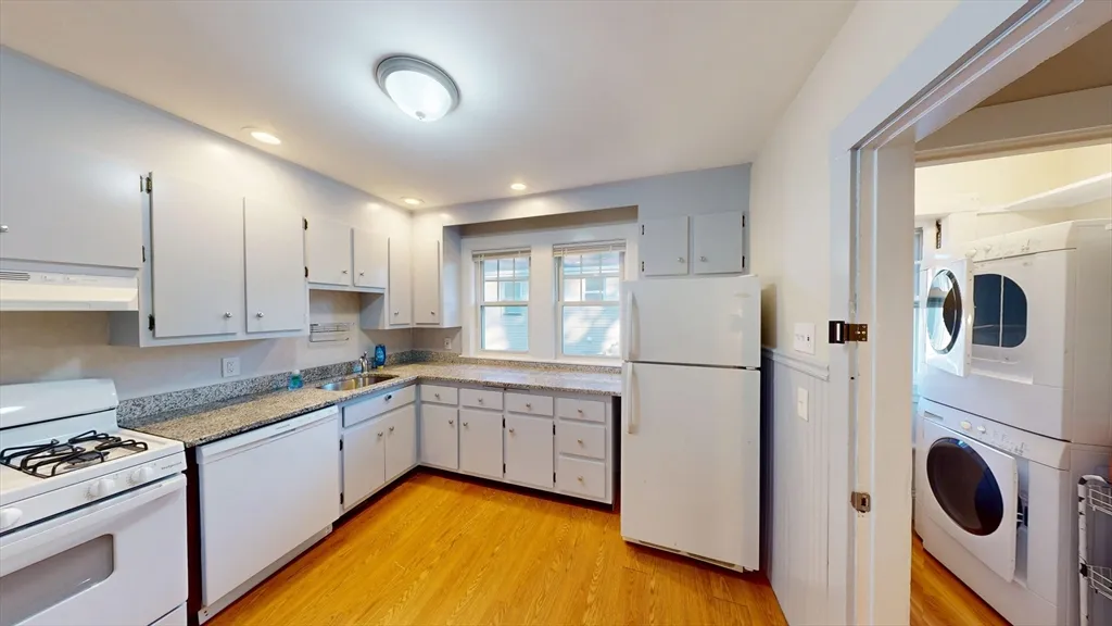2 bed, 1 bath apartment for rent at 39-41 Upland Unit 41, Belmont — photo 6 of 17