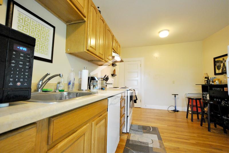 3 bed, 1 bath apartment for rent at 39 Addington Rd Unit 2, Aspinwall Hill — photo 10 of 13