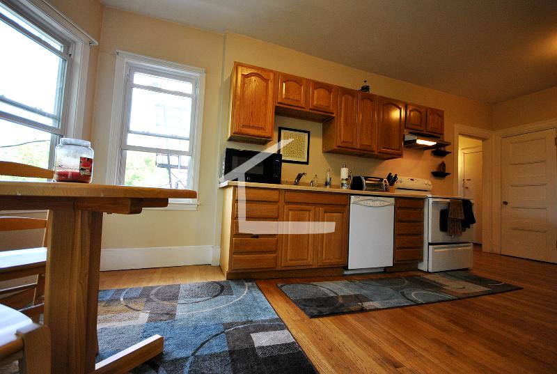 3 bed, 1 bath apartment for rent at 39 Addington Rd Unit 2, Aspinwall Hill — photo 7 of 13