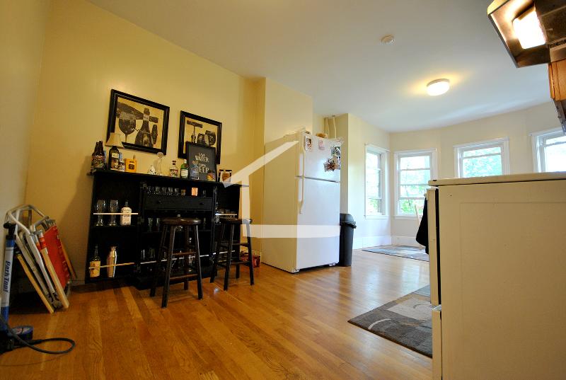 3 bed, 1 bath apartment for rent at 39 Addington Rd Unit 2, Aspinwall Hill — photo 2 of 13