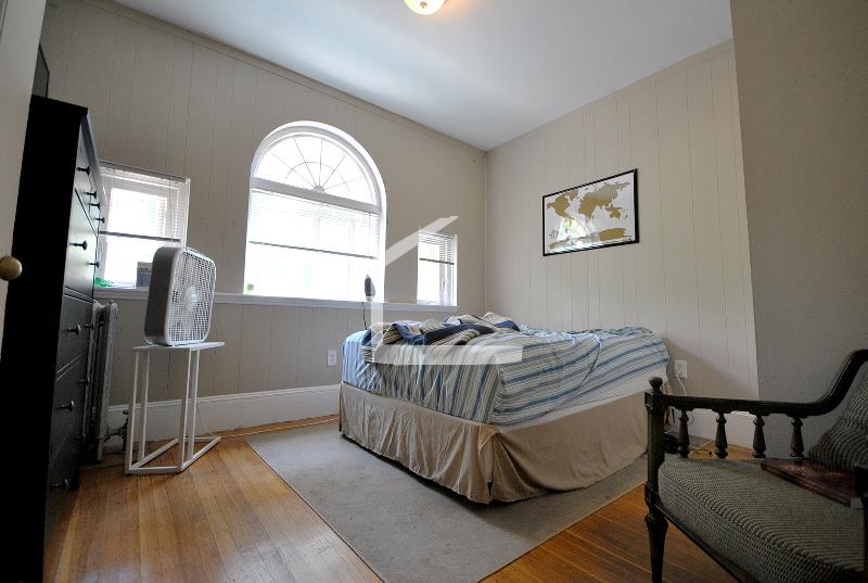 3 bed, 1 bath apartment for rent at 39 Addington Rd Unit 2, Aspinwall Hill — photo 4 of 13