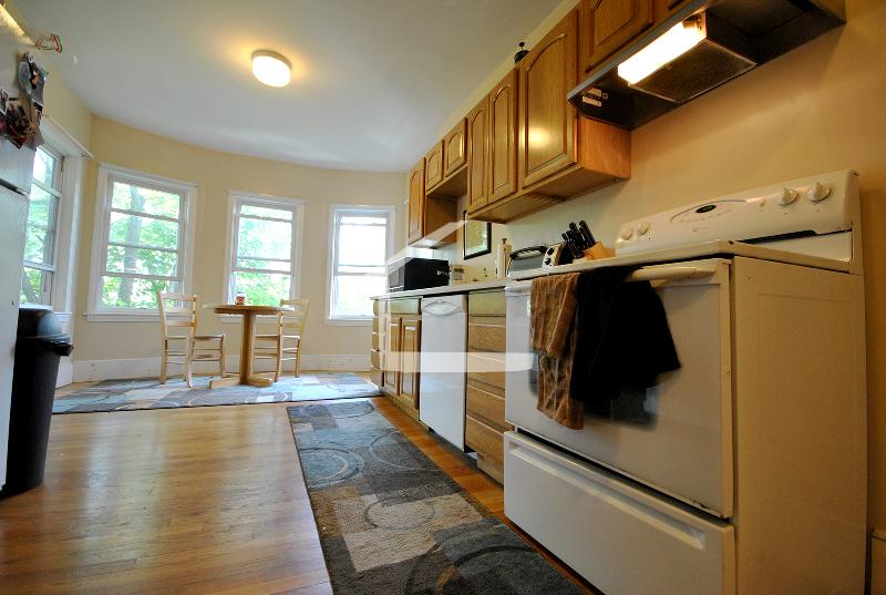 3 bed, 1 bath apartment for rent at 39 Addington Rd Unit 2, Aspinwall Hill — photo 9 of 13