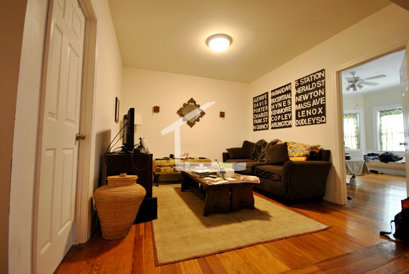 3 bed, 1 bath apartment for rent at 39 Addington Rd Unit 3, Aspinwall Hill — photo 4 of 14