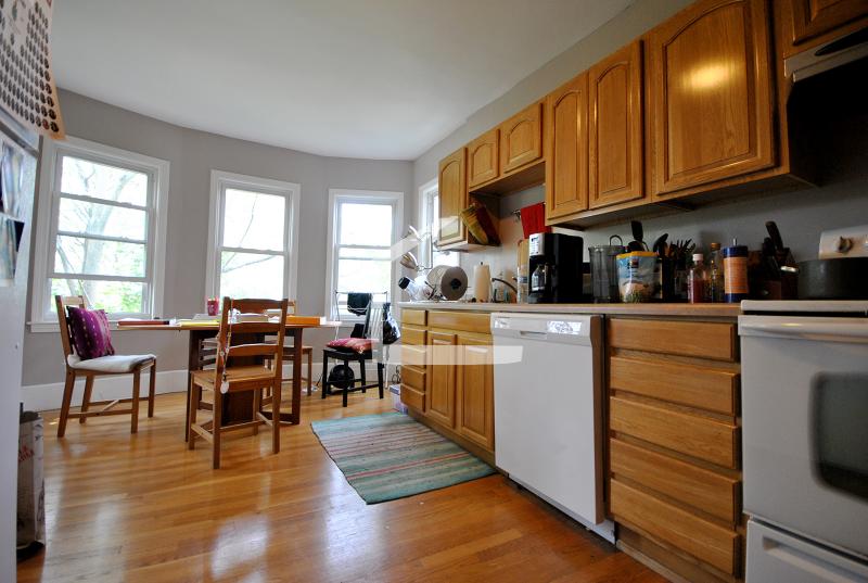 3 bed, 1 bath apartment for rent at 39 Addington Rd Unit 3, Aspinwall Hill