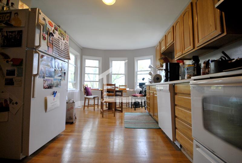 3 bed, 1 bath apartment for rent at 39 Addington Rd Unit 3, Aspinwall Hill — photo 2 of 14