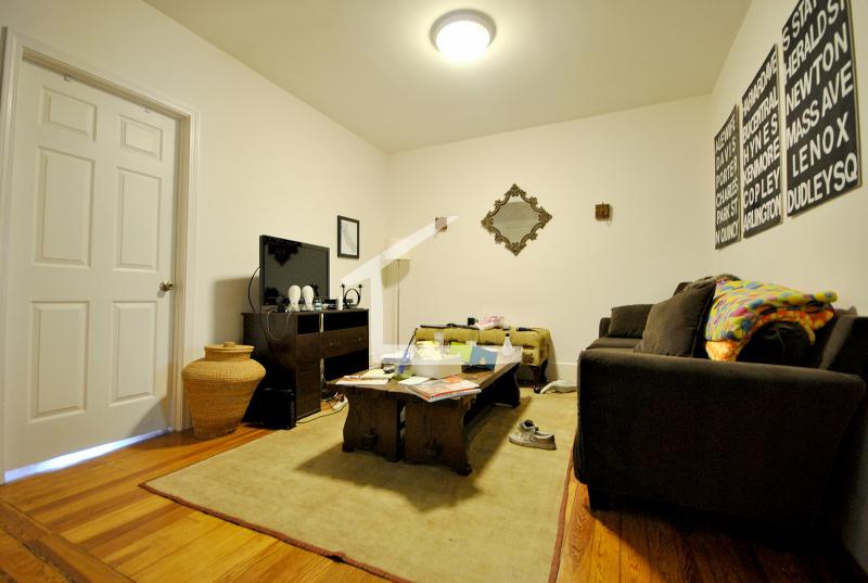 3 bed, 1 bath apartment for rent at 39 Addington Rd Unit 3, Aspinwall Hill — photo 3 of 14
