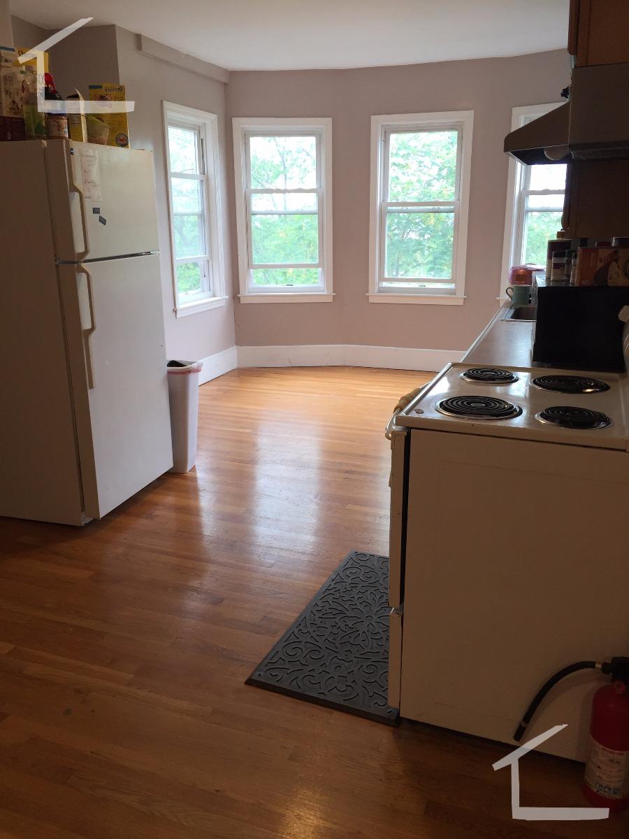 3 bed, 1 bath apartment for rent at 39 Addington Rd Unit 3, Aspinwall Hill — photo 10 of 14