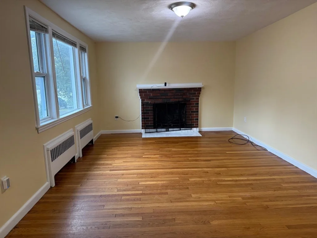 3 bed, 1 bath apartment for rent at 39 Alpena, Dedham — photo 2 of 11