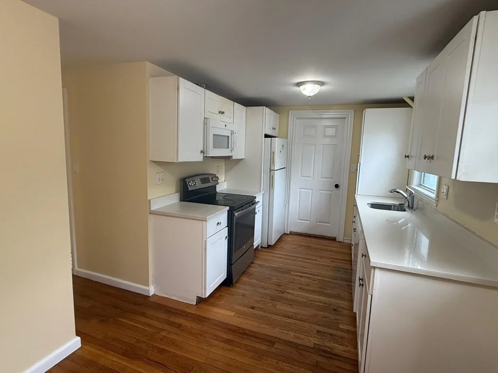 3 bed, 1 bath apartment for rent at 39 Alpena, Dedham — photo 11 of 11
