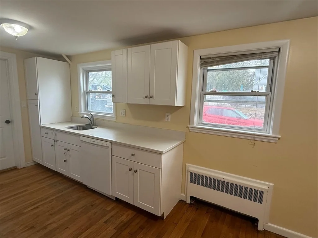 3 bed, 1 bath apartment for rent at 39 Alpena, Dedham — photo 3 of 11