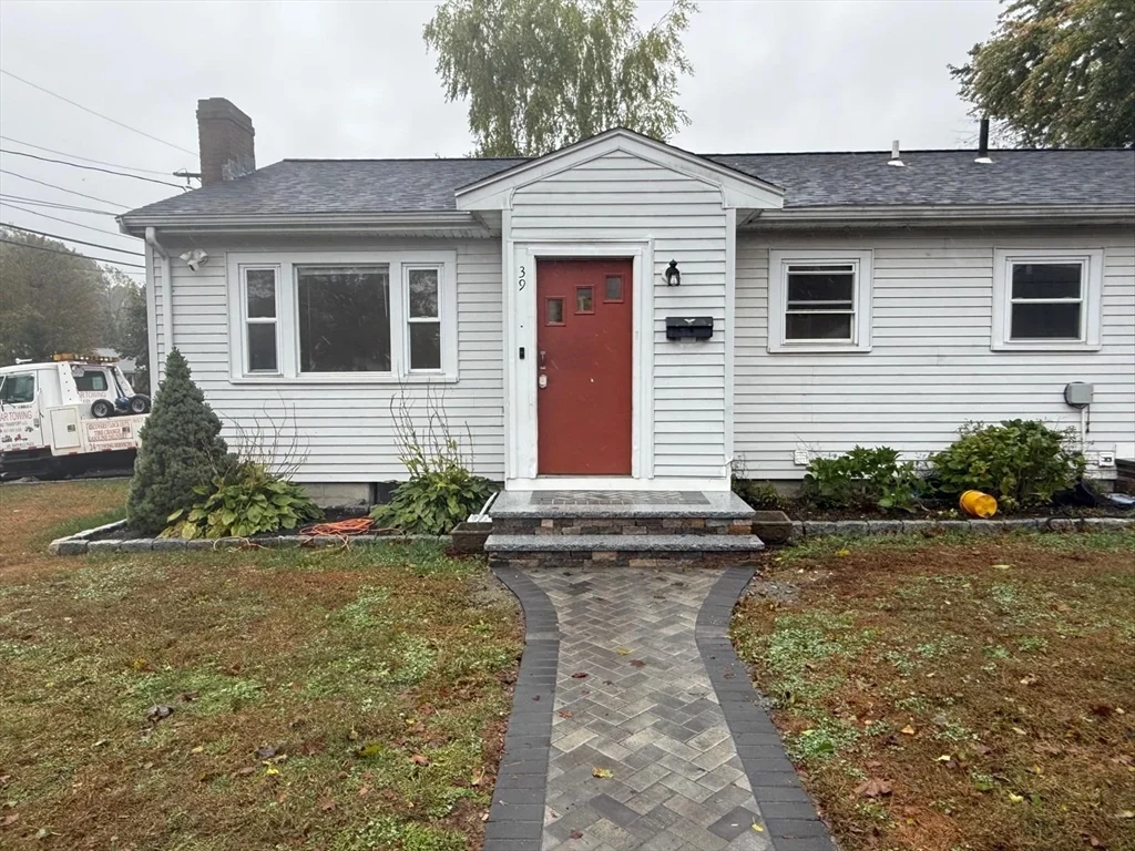 3 bed, 1 bath apartment for rent at 39 Alpena, Dedham