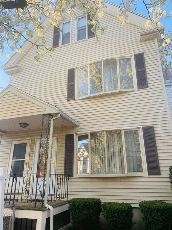 2 bed, 1 bath apartment for rent at 39 Beacon St Unit 1, Everett — photo 1 of 8