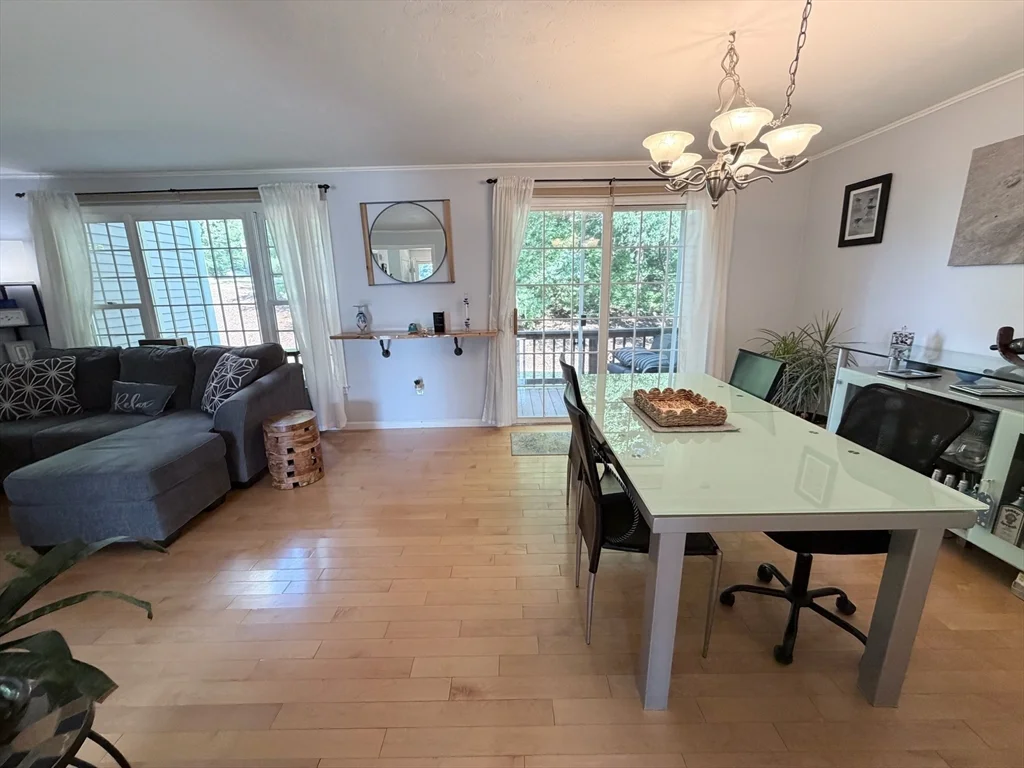 2 bed, 1 bath apartment for rent at 39 Bellwood Cir Unit 39, Bellingham — photo 4 of 12