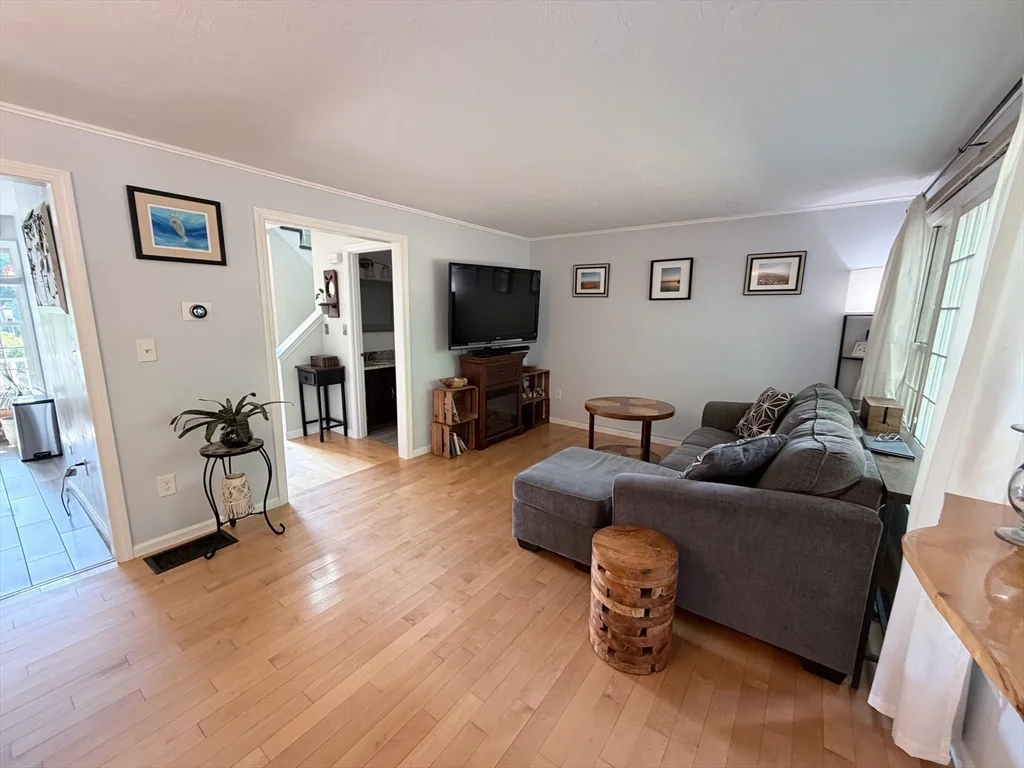 2 bed, 1 bath apartment for rent at 39 Bellwood Cir Unit 39, Bellingham — photo 2 of 12