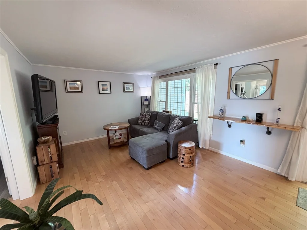2 bed, 1 bath apartment for rent at 39 Bellwood Cir Unit 39, Bellingham — photo 3 of 12
