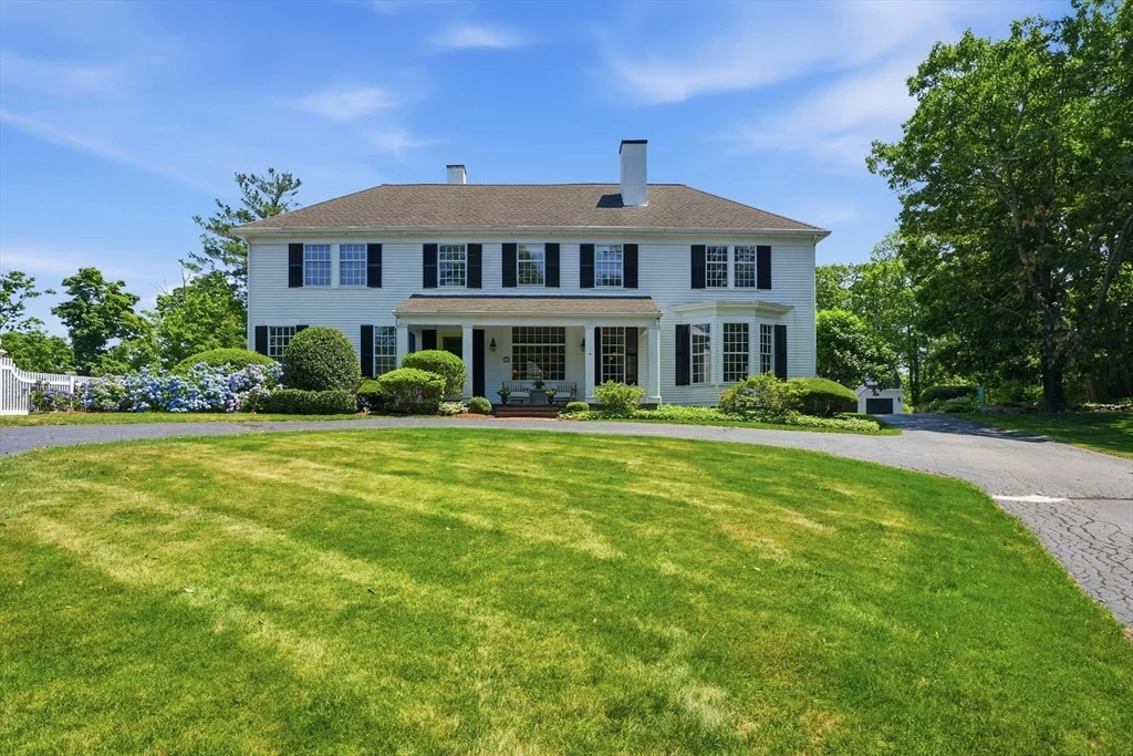 4 bed, 3 bath apartment for rent at 39 Black Horse Ln Unit 39, Cohasset — photo 2 of 37