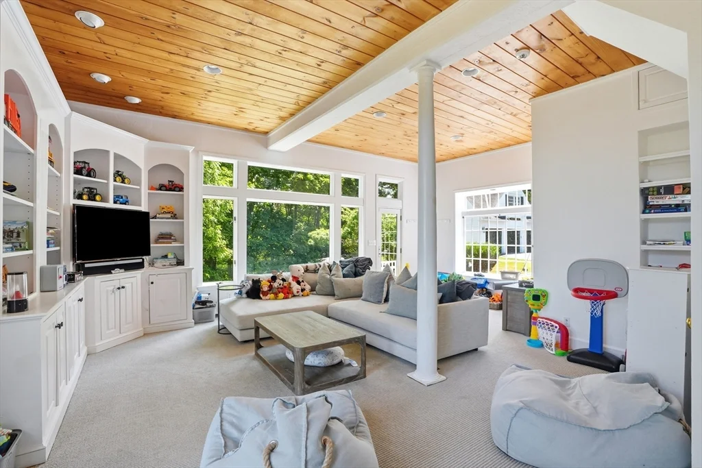 4 bed, 3 bath apartment for rent at 39 Black Horse Ln Unit 39, Cohasset — photo 16 of 37