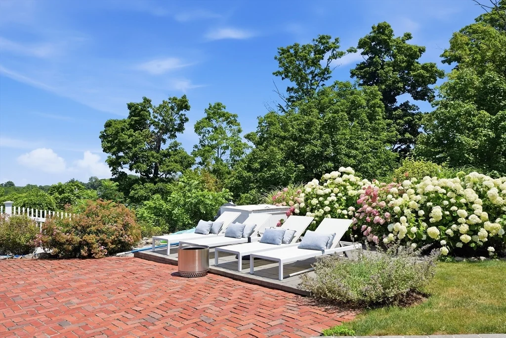 4 bed, 3 bath apartment for rent at 39 Black Horse Ln Unit 39, Cohasset — photo 33 of 37